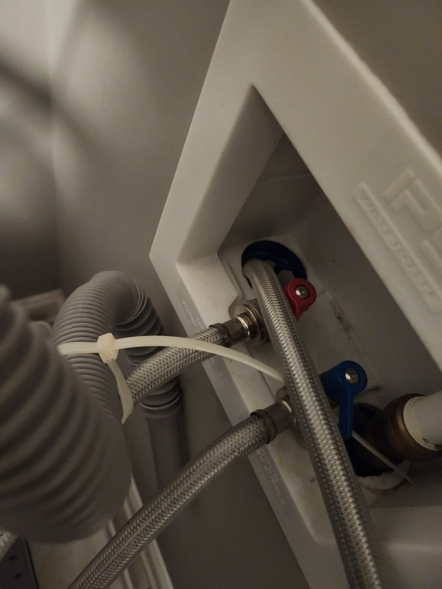 Plumbing setup for a washing machine with braided stainless steel hoses