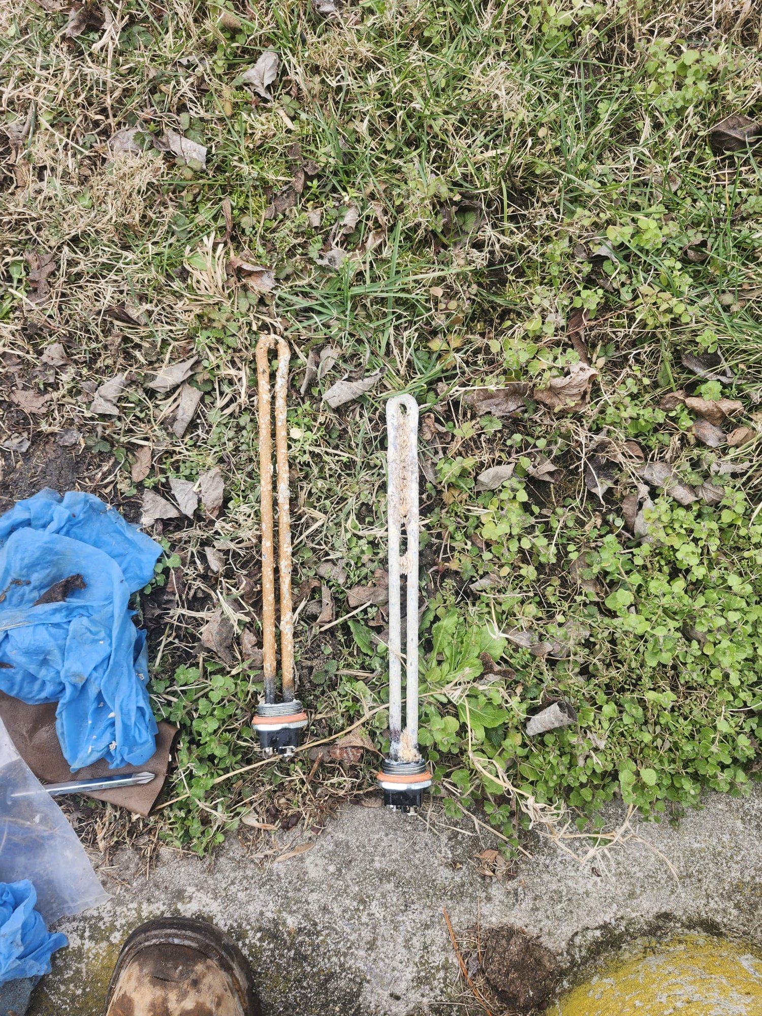 Comparison of old corroded and new heating elements.